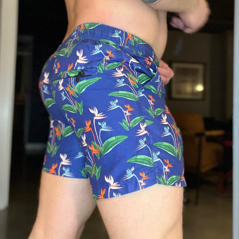 Mosmann Board shorts size M with birds of paradise floral print